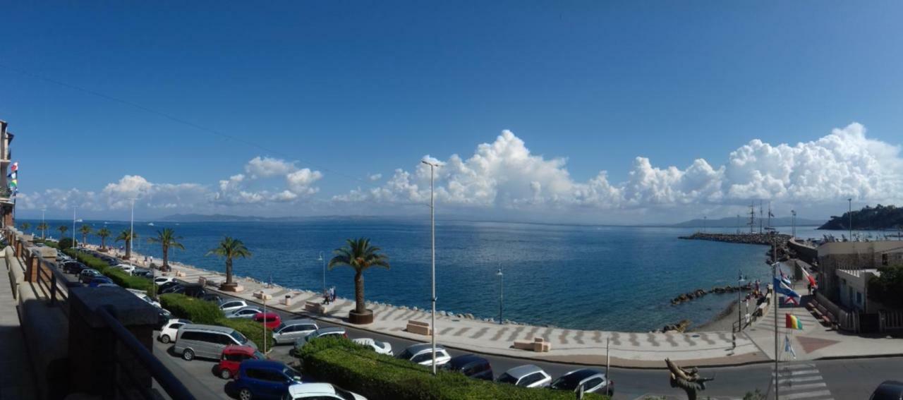 Ampio Monolocale Con Balcone Fronte Mare Vila Porto Santo Stefano  Exterior foto